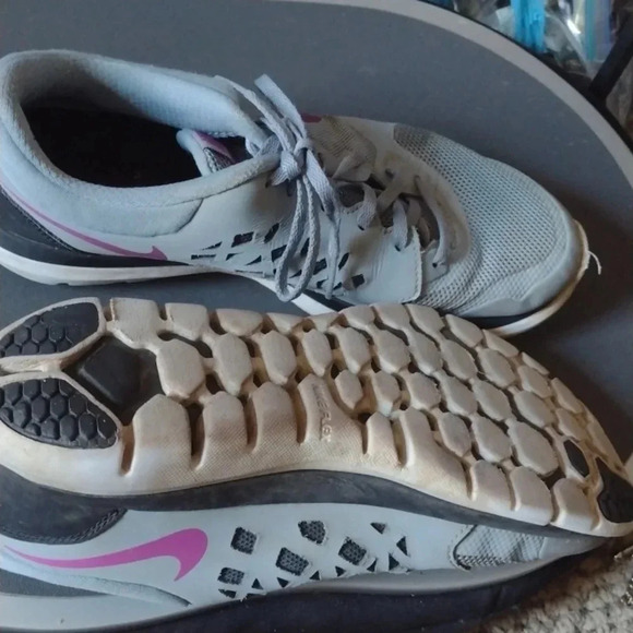 2 for $20😃Nike Flex Ladies Sneakers - Picture 3 of 4